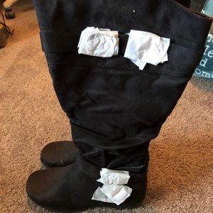 Black Wide-Calf Scrunch Boots